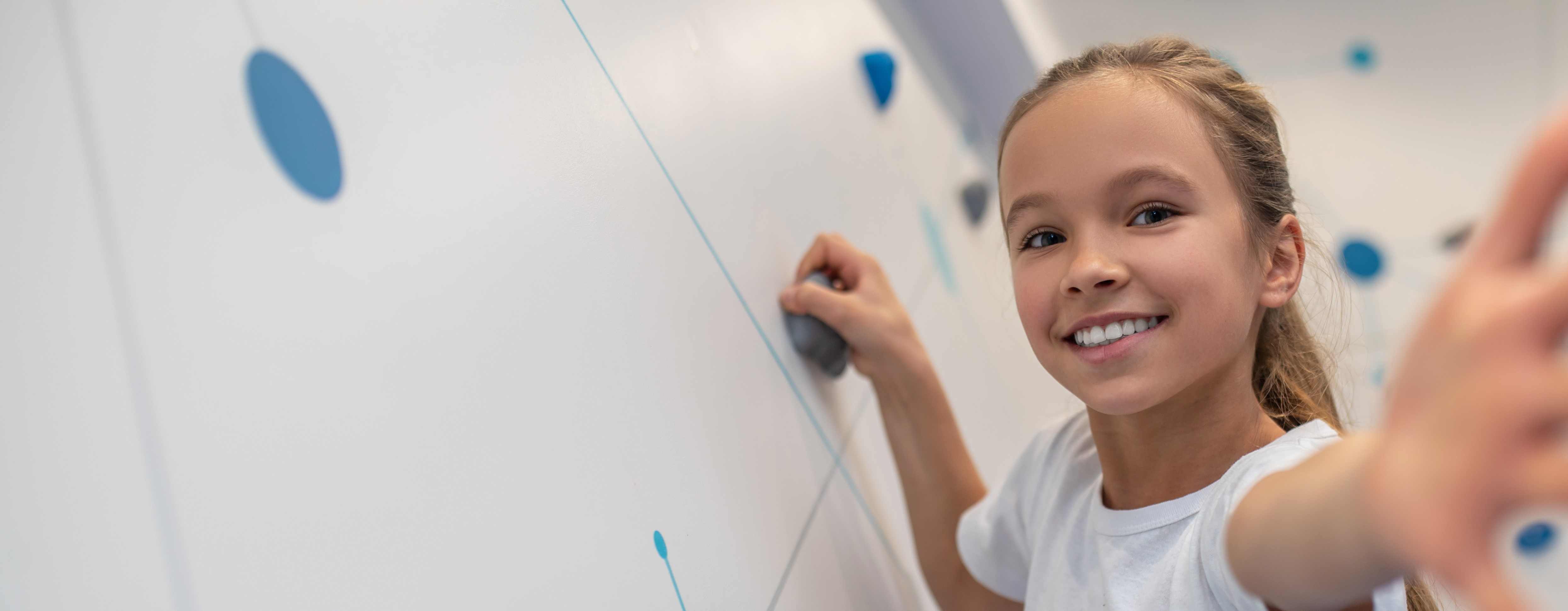 Picture of a boy in the laboratorium.